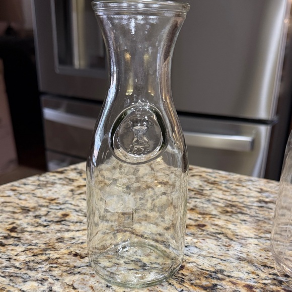 Set of 2 Vintage Clear Glass Milk Bottles - Picture 6 of 12